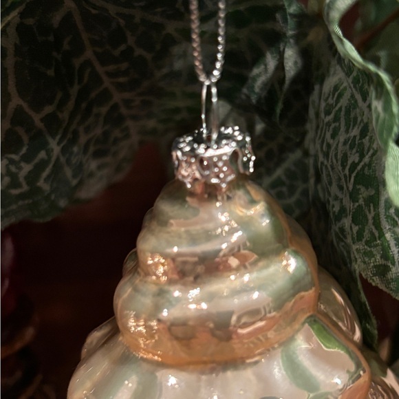 BOMBAY COMPANY VINTAGE SEA SHELL GLASS ORNAMENTS
(4 large) - Picture 5 of 16